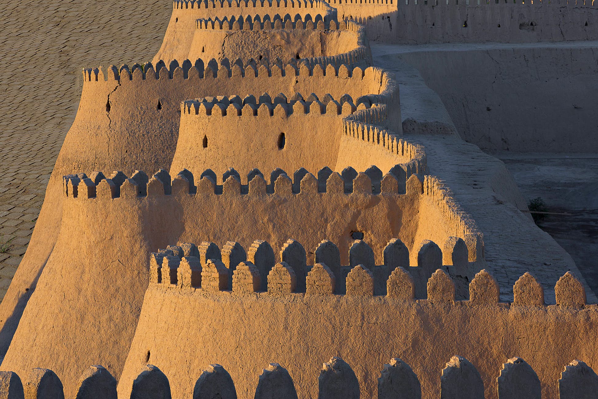 City walls of Khiva in Uzbekistan ©Ozbalci/Getty Images