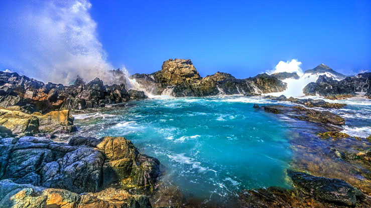 The various natural pools scattered throughout the island provide a mix of rocky coastlines and warm Caribbean waters © Chiragsinh Yadav / Shutterstock