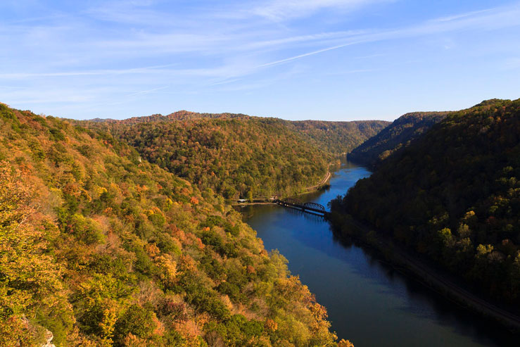 Looking down on the beautiful fall colors of the New River Gorge in West Virginia © WilliamSherman / Getty Images
