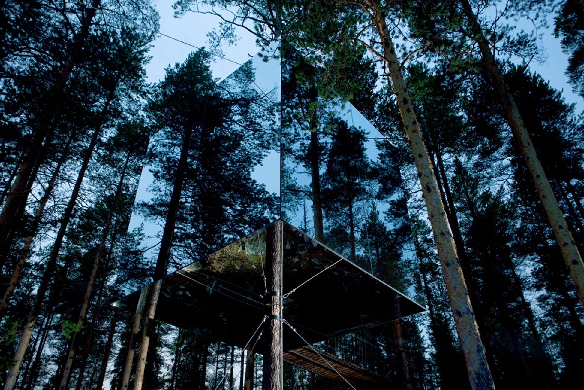 The Mirrorcube at the Treehotel is almost invisible @ Courtesy of Treehotel