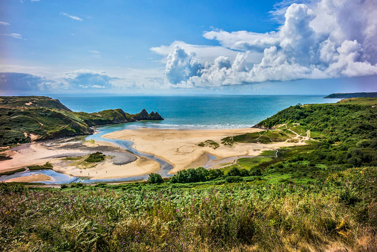 Three Cliffs Bay, the Gower © Roy JAMES Shakespeare / Getty Images