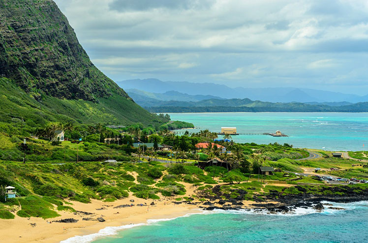 Makapuu Beach on the windward side of Oahu Island in Hawaii. ©Paul Laubach/Shutterstock