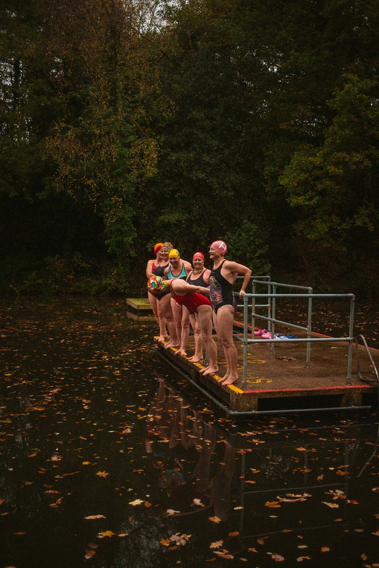 Getting ready for an autumnal swim at Hampstead ponds © Hollie Fernando / Getty Images