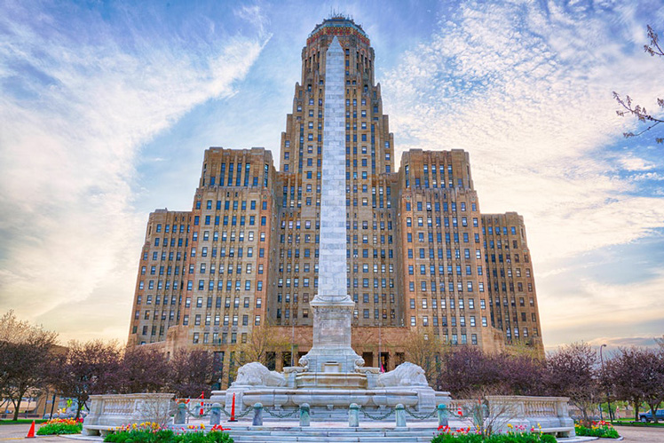 Buffalo City Building and McKinley Monument in downtown Buffalo © Paul Brady / Alamy Stock Photo