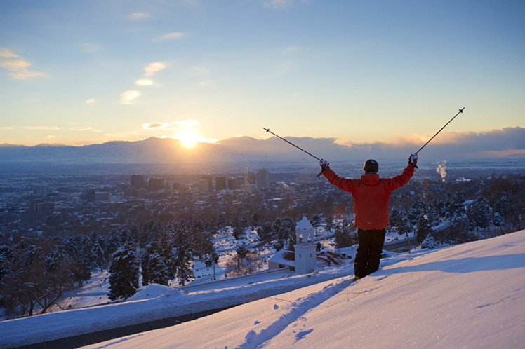 Skiing with a view of Salt Lake City © Scott Markewitz / Photographer's Choice RF / Getty