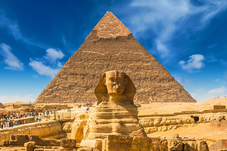Great Sphinx of Giza with the Great Pyramid of Giza. ©Anton Belo/Shutterstock