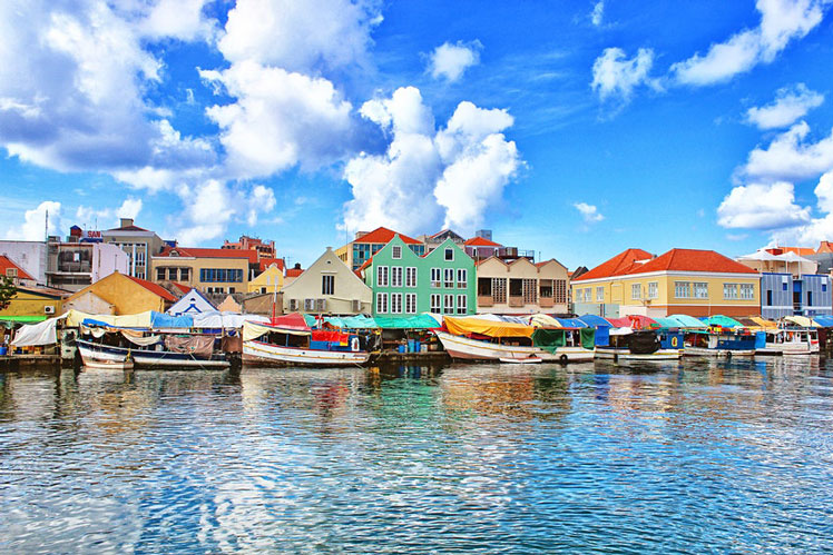Curaçao reopened it borders with strict passenger limits from certain countries © larigan - Patricia Hamilton/Getty Images