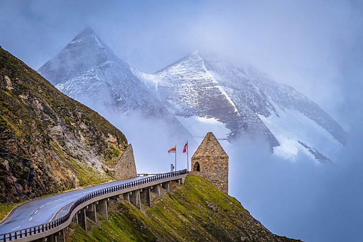 Drive into the heart of dramatic landscapes and spellbinding scenery on Austria's Grossglockner Road © Pakawat Thongcharoen / Getty Images