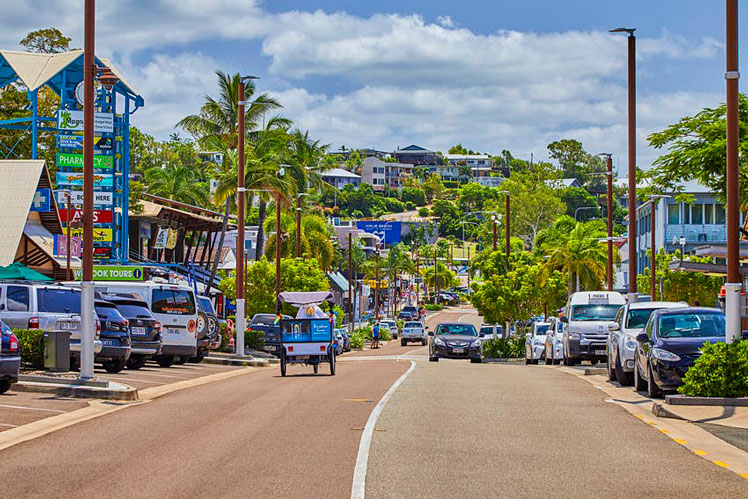 Airlie Beach is dotted with shops, accommodation and cafes © Peter Unger / Getty Images