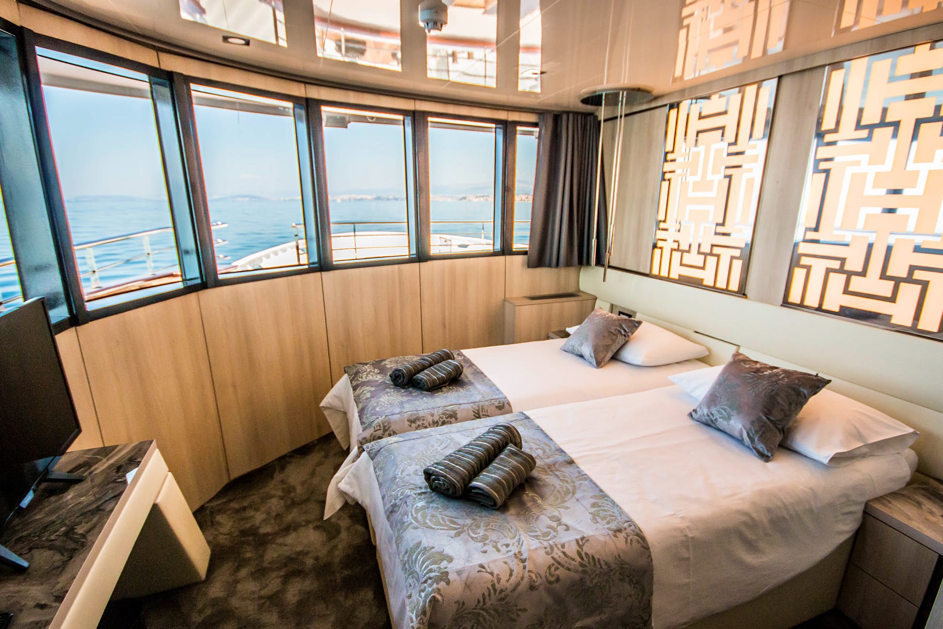 The bedroom on board the Black Swan © Cruise Croatia