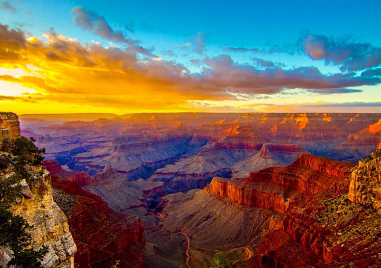 At sunset, the Grand Canyon reflects the colors of the sky © Erik Avent/EyeEm/Getty Images