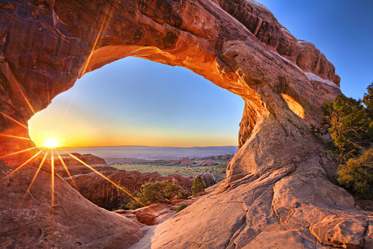 Partition is one of Arches National Park's 2,000-plus red sandstone formations © Anton Foltin/Shutterstock