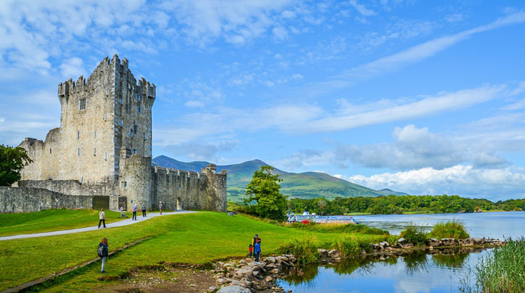 Ross Castle sits on the edge of Killarney’s lower lake © Stefano_Valeri/Shutterstock