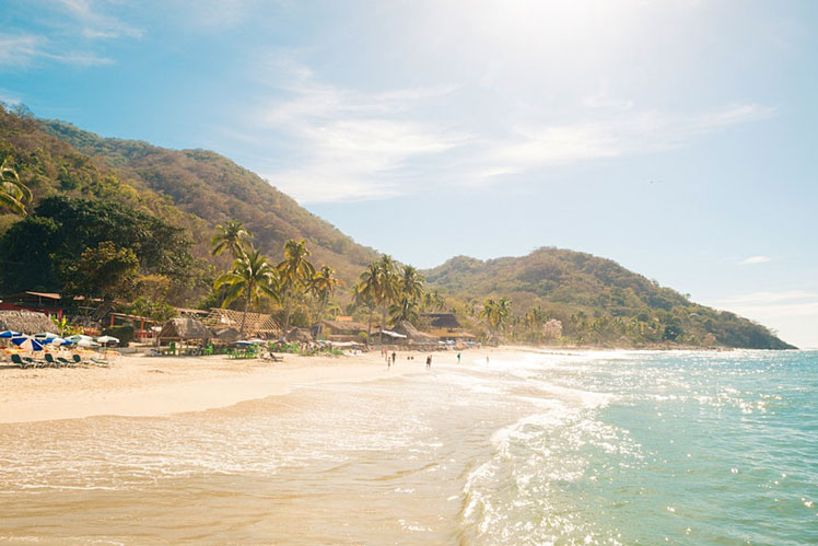United is expanding and introducing service to more than 20 beachy destinations in Mexico © Boogich/Getty Images