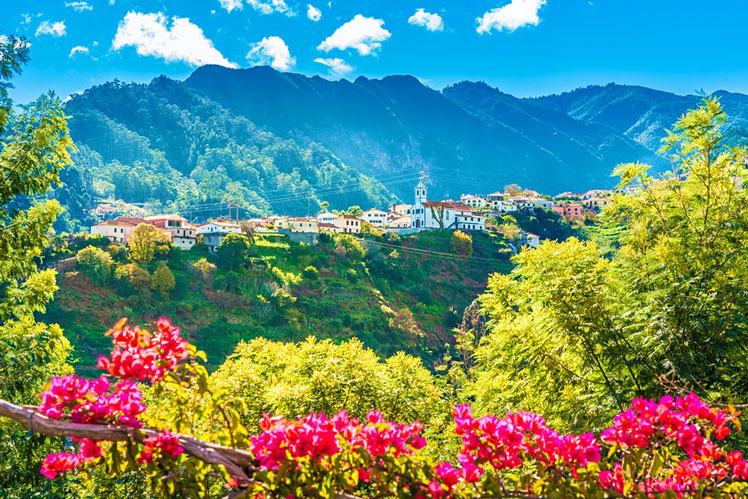 Madeira is a popular winter destination for Europeans looking for sunshine © Balate Dorin / Shutterstock